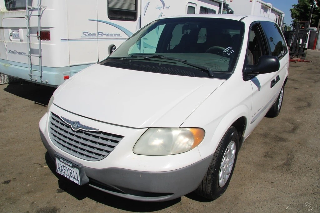 2001 Chrysler Town & Country - Image 2 of 21