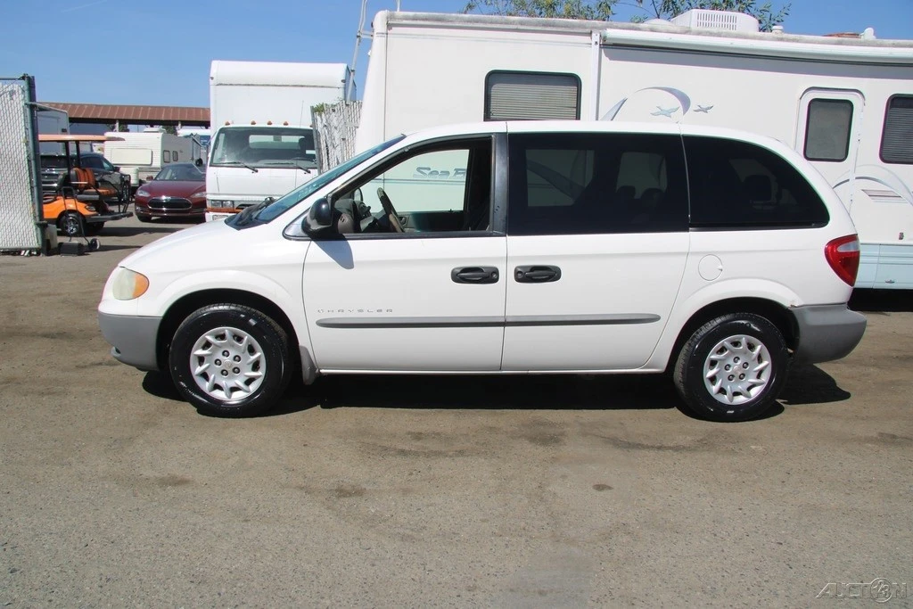 2001 Chrysler Town & Country - Image 3 of 21