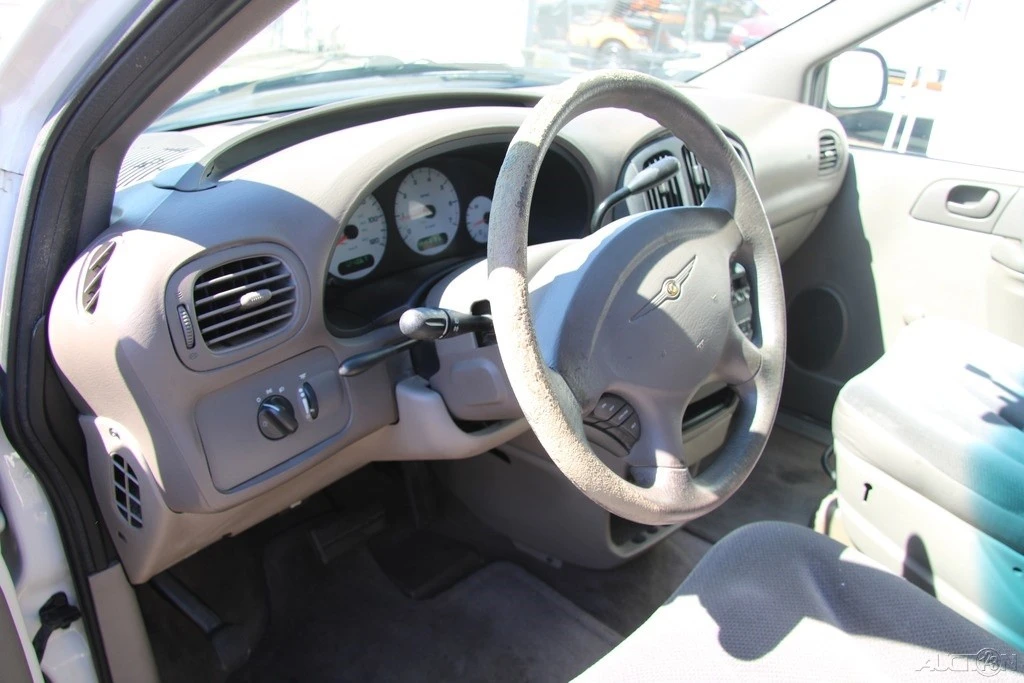 2001 Chrysler Town & Country - Image 15 of 21