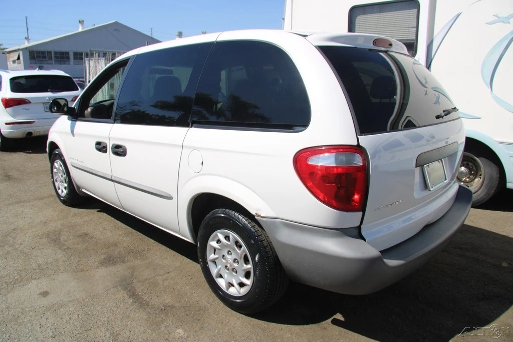 2001 Chrysler Town & Country - Image 5 of 21