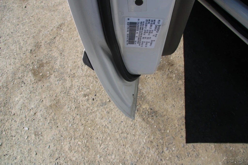 2001 Chrysler Town & Country - Image 12 of 21