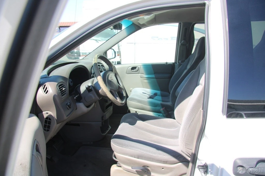 2001 Chrysler Town & Country - Image 14 of 21