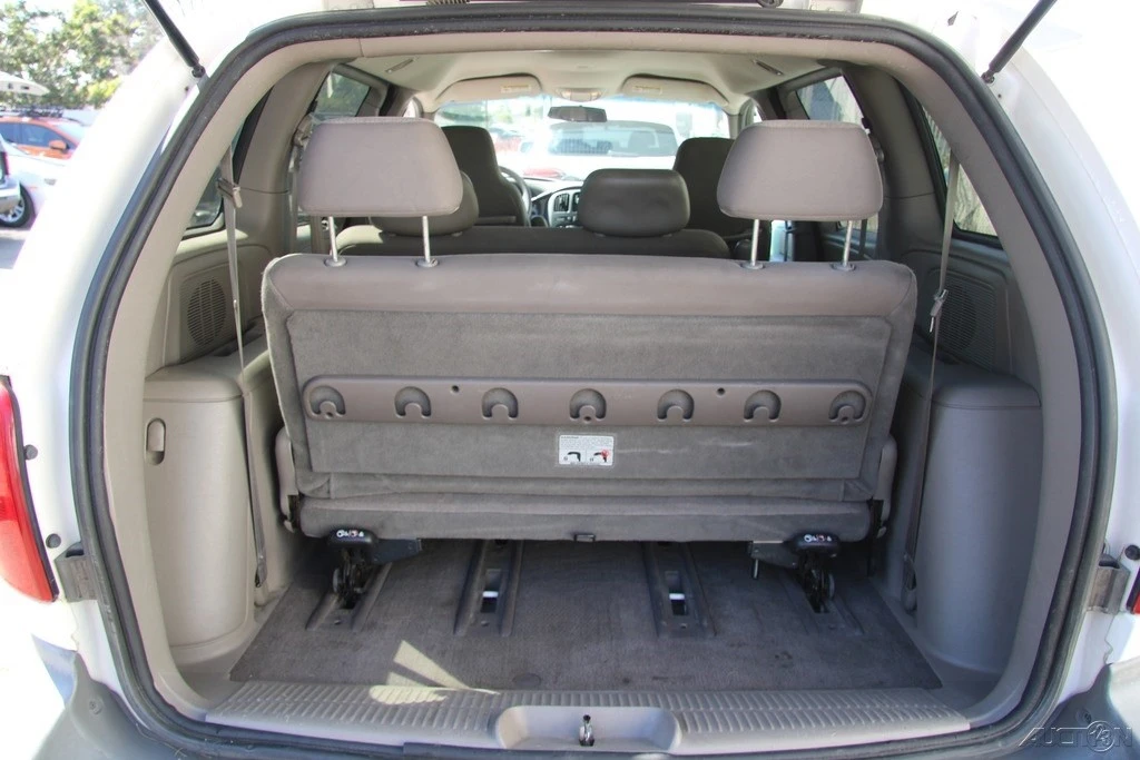 2001 Chrysler Town & Country - Image 19 of 21