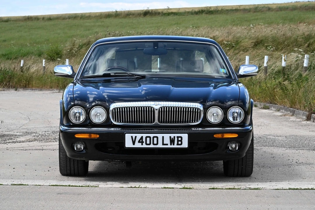 2001 Daimler - Image 2 of 30