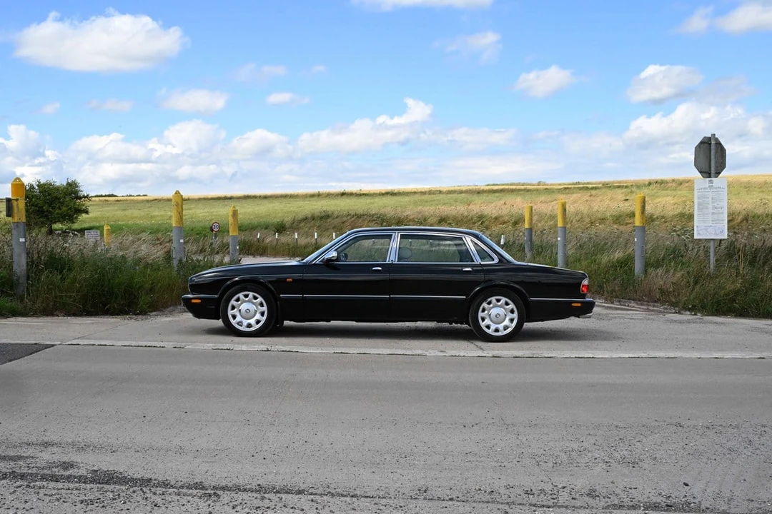 2001 Daimler - Image 10 of 30