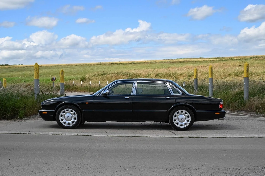 2001 Daimler - Image 8 of 30