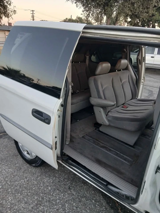 2001 Dodge Caravan - Image 16 of 18