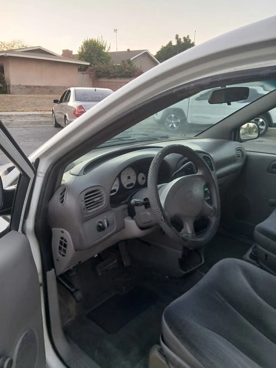 2001 Dodge Caravan - Image 8 of 18