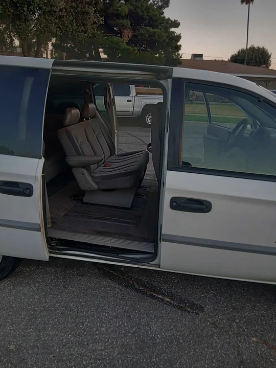 2001 Dodge Caravan - Image 15 of 18