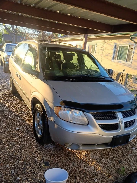 2001 Dodge Caravan - Image 2 of 10