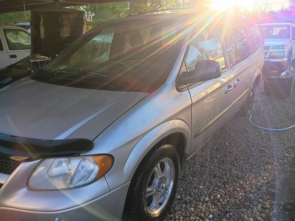 2001 Dodge Caravan - Image 3 of 10