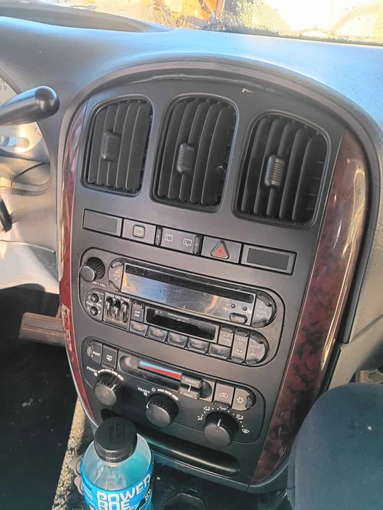 2001 Dodge Caravan - Image 10 of 10