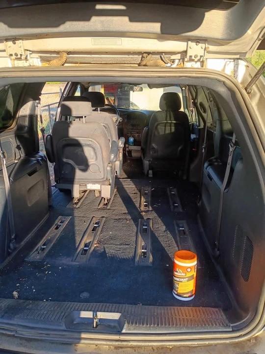 2001 Dodge Caravan - Image 9 of 10