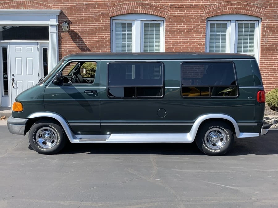 2001 Dodge Ram Van - Image 2 of 9