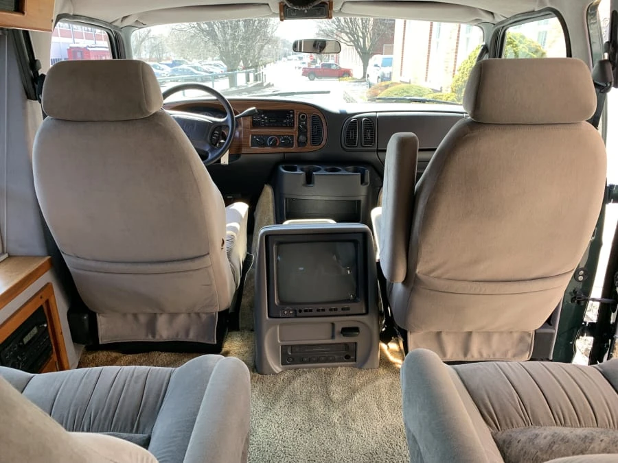 2001 Dodge Ram Van - Image 7 of 9