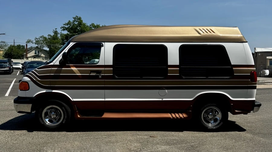 2001 Dodge Ram Van - Image 2 of 23