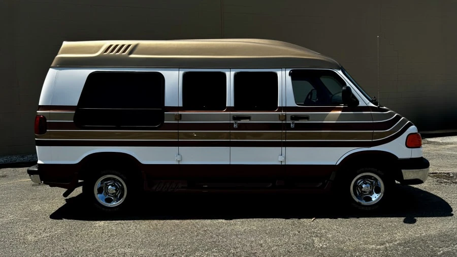 2001 Dodge Ram Van - Image 11 of 23