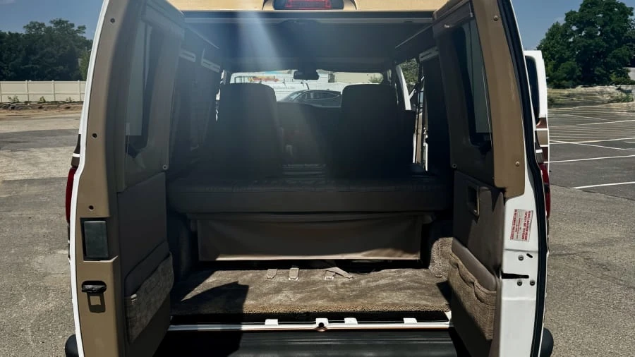 2001 Dodge Ram Van - Image 12 of 23