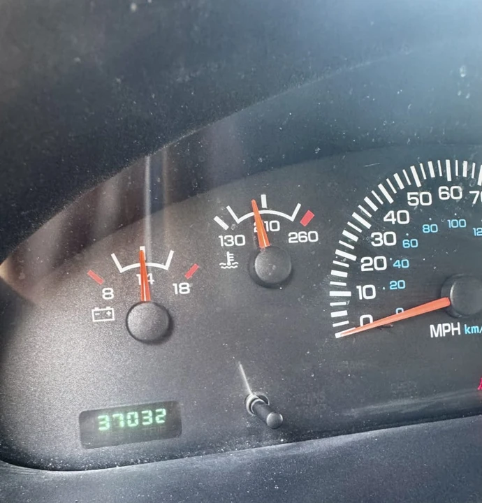2001 Dodge Ram Van - Image 16 of 23