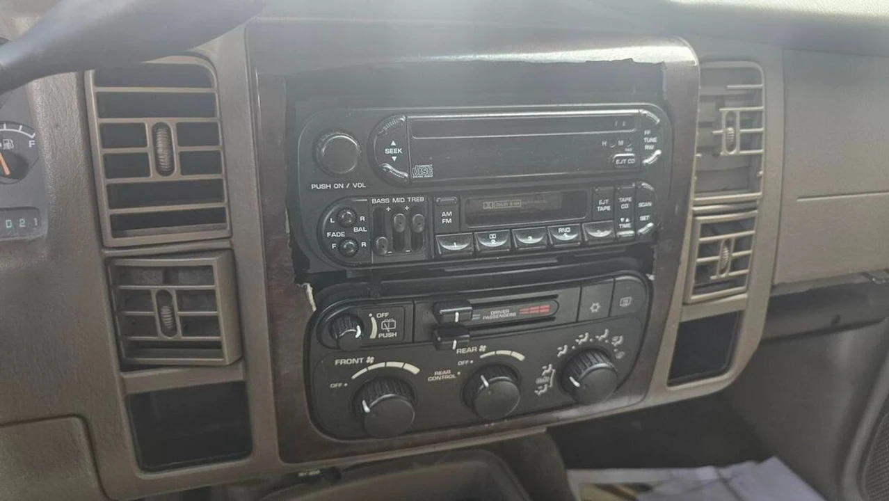 2001 Dodge Durango 1st Gen - Image 14 of 25