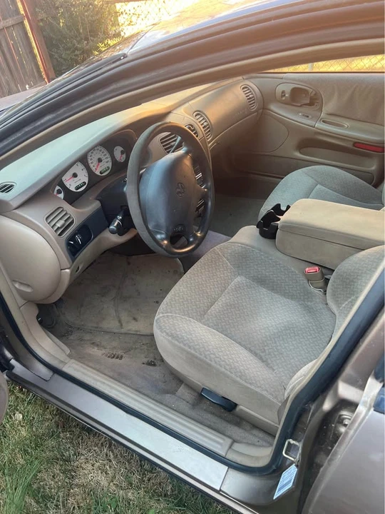 2001 Dodge Intrepid - Image 2 of 5