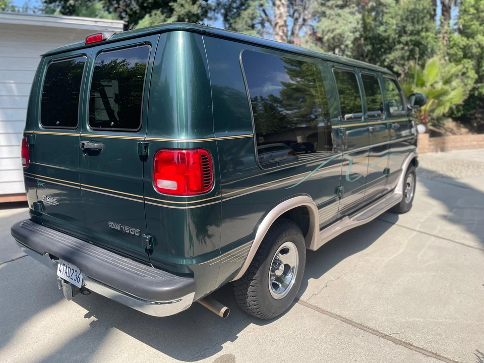 2001 Dodge Ram Van - Image 12 of 31