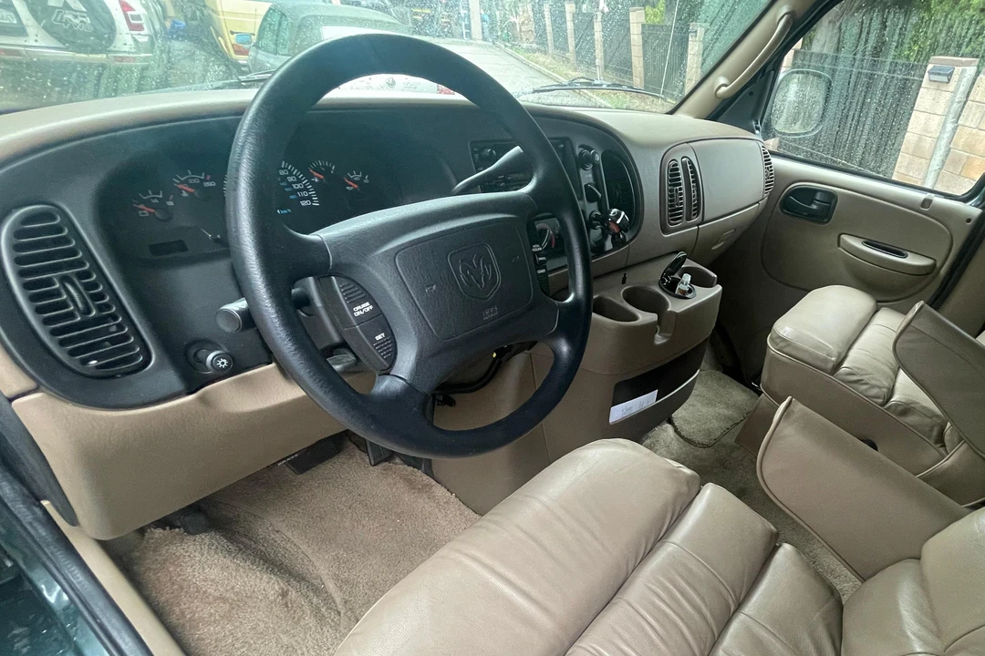 2001 Dodge Ram Van - Image 23 of 31