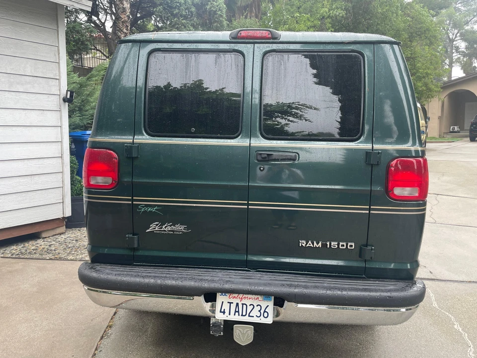 2001 Dodge Ram Van - Image 10 of 31