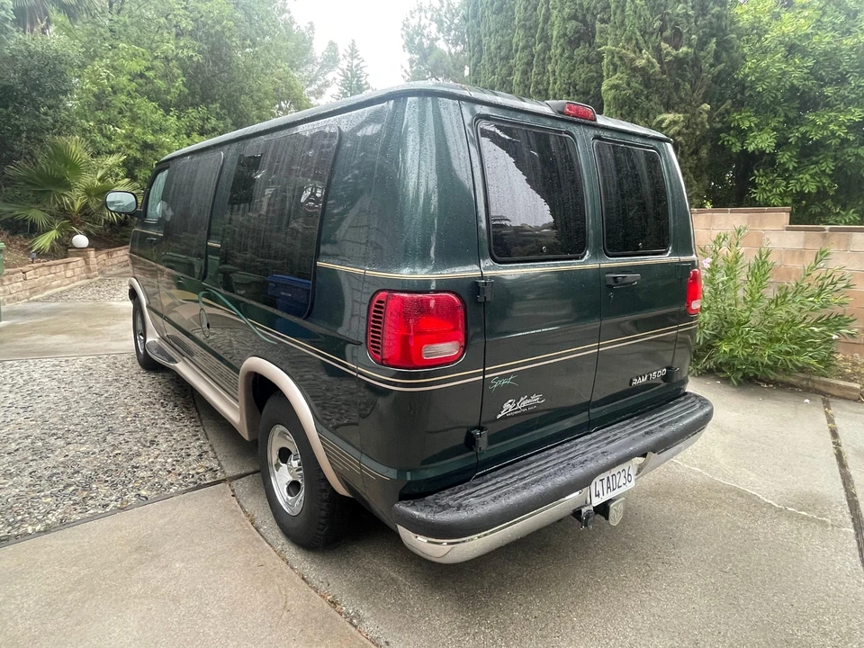 2001 Dodge Ram Van - Image 9 of 31