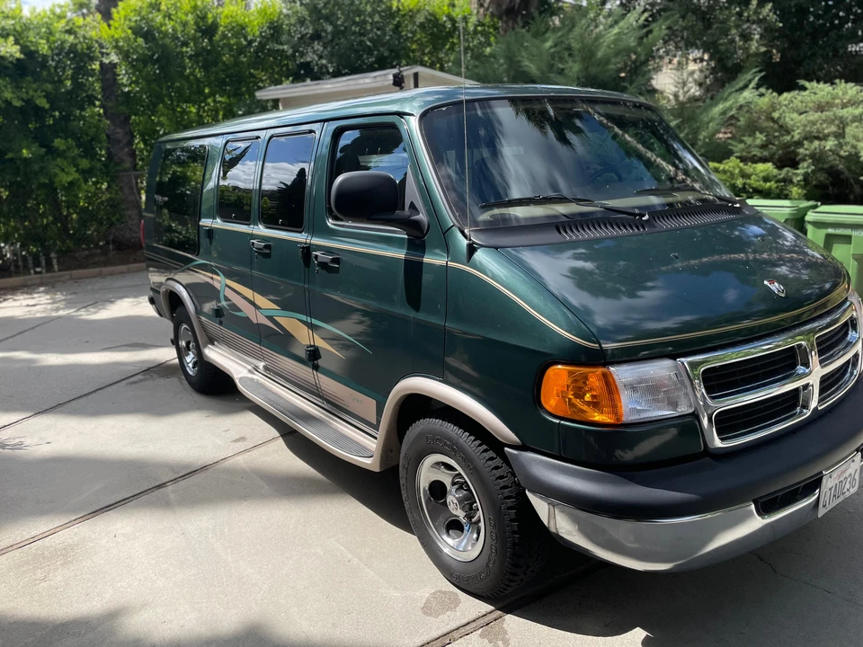 2001 Dodge Ram Van - Image 14 of 31