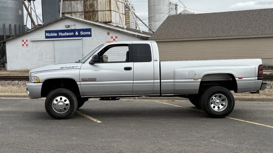 2001 Dodge Ram 2nd Gen - Image 2 of 11