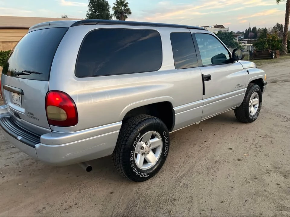 2001 Dodge Ramcharger - Image 4 of 10