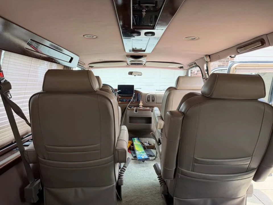 2001 Dodge Ram Van - Image 10 of 19