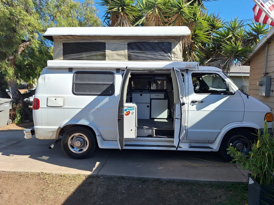 2001 Dodge Ram Van - Image 12 of 21