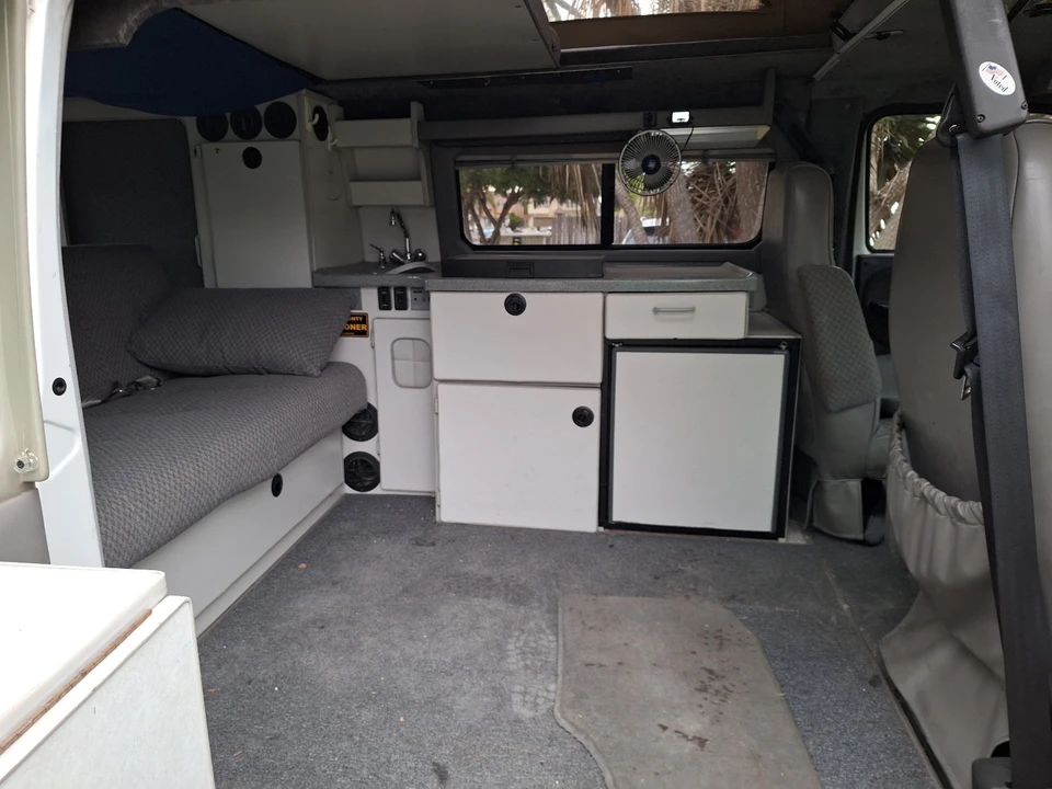 2001 Dodge Ram Van - Image 15 of 21
