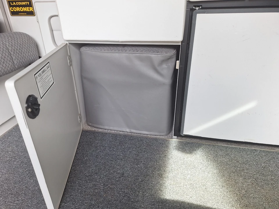2001 Dodge Ram Van - Image 18 of 21