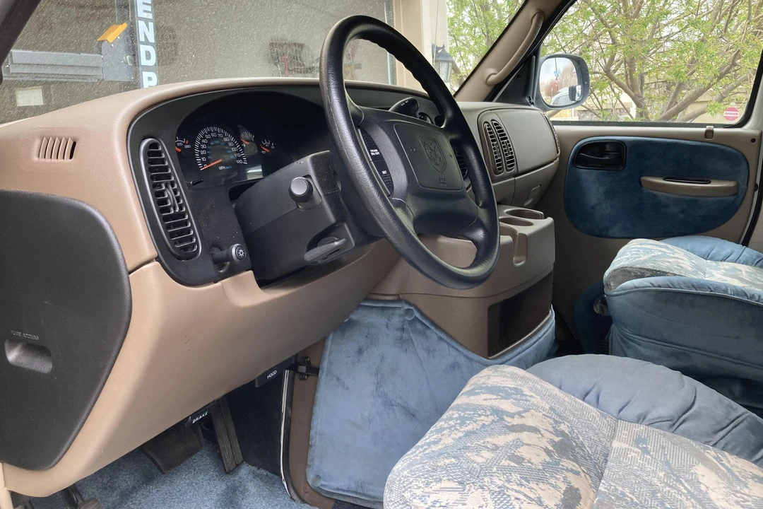2001 Dodge Ram Van - Image 23 of 31