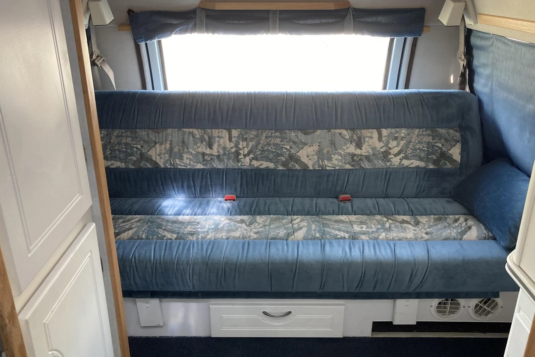 2001 Dodge Ram Van - Image 25 of 31
