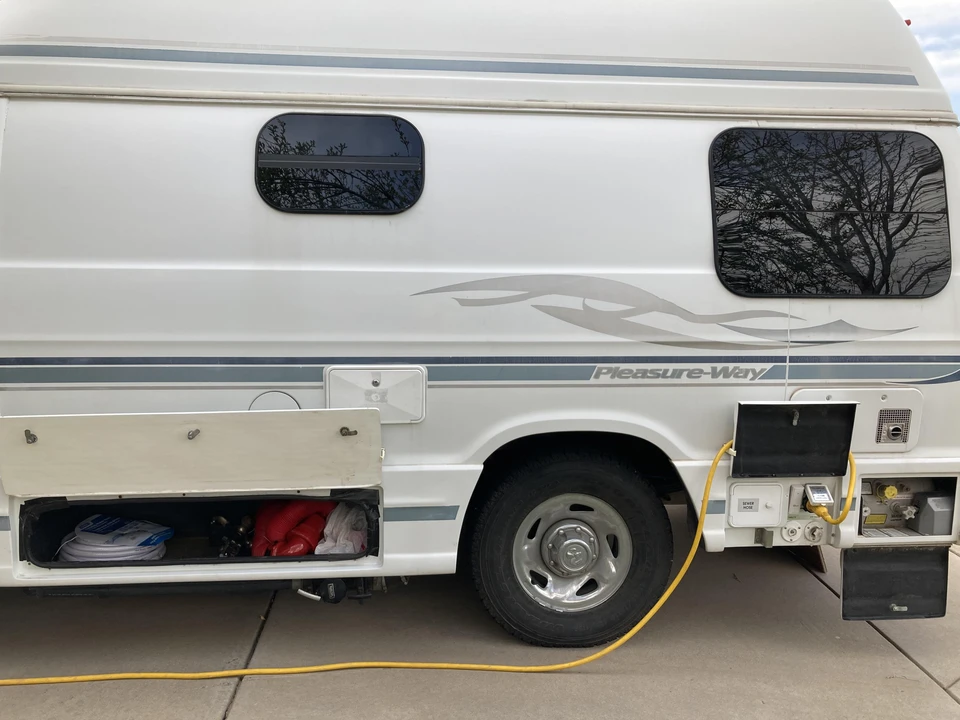 2001 Dodge Ram Van - Image 11 of 31