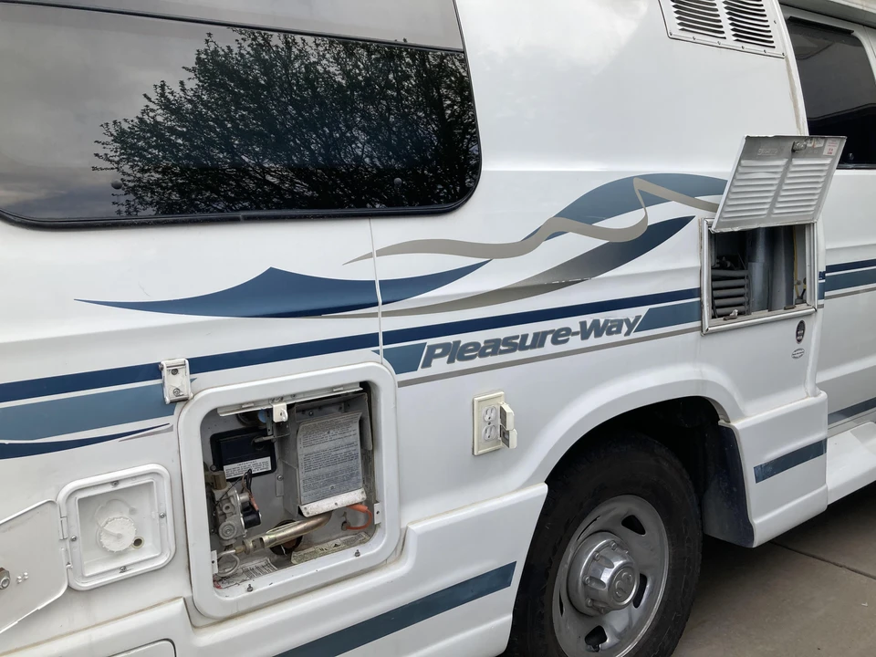 2001 Dodge Ram Van - Image 17 of 31
