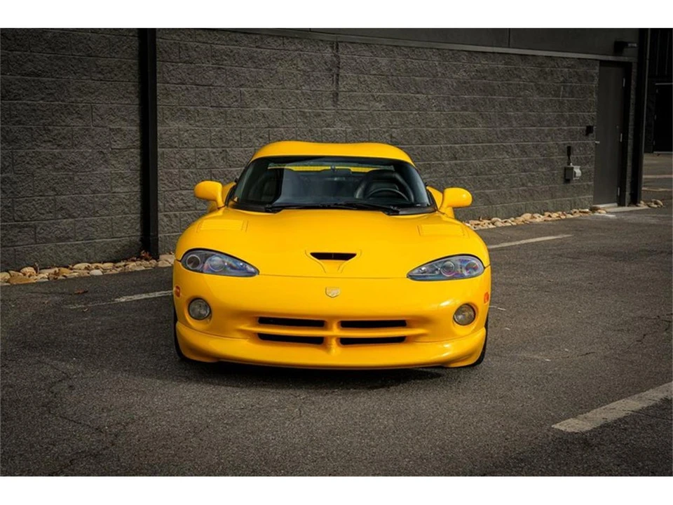 2001 Dodge Viper 2nd Gen - Image 2 of 19