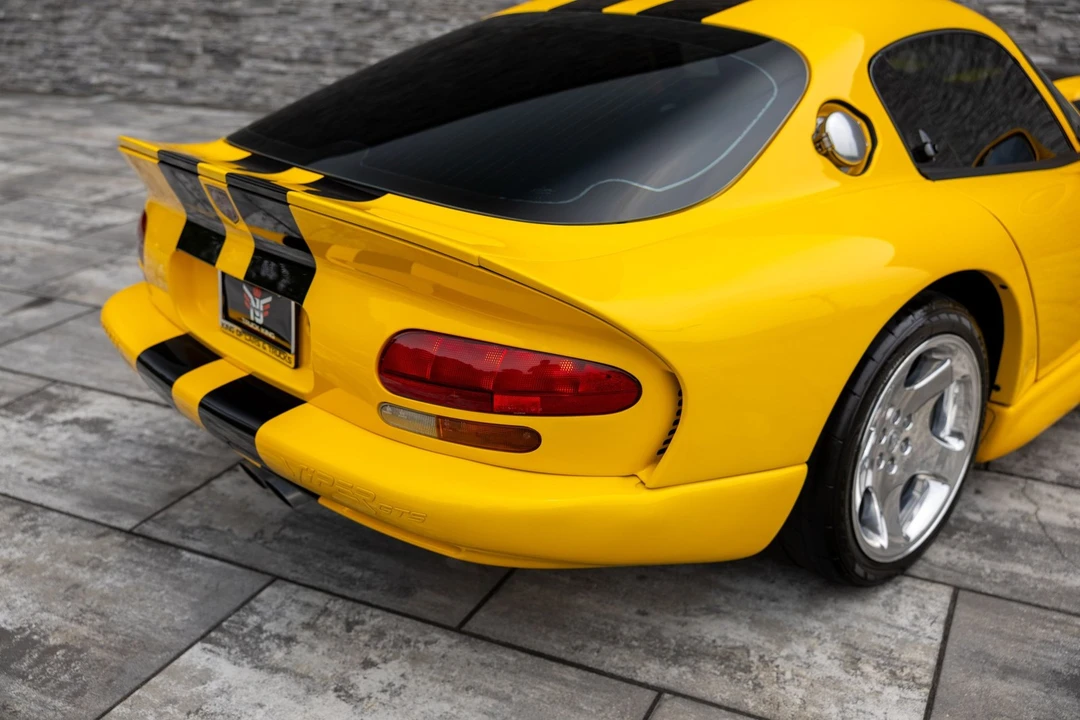 2001 Dodge Viper GTS 2nd Gen - Image 23 of 31