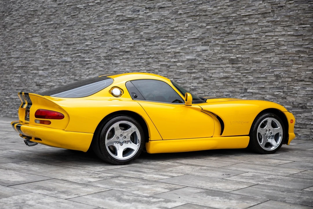 2001 Dodge Viper GTS 2nd Gen - Image 19 of 31