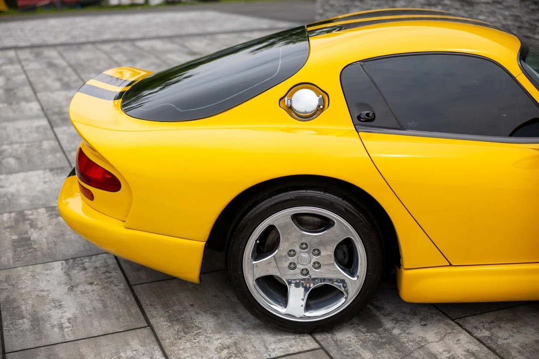 2001 Dodge Viper GTS 2nd Gen - Image 21 of 31