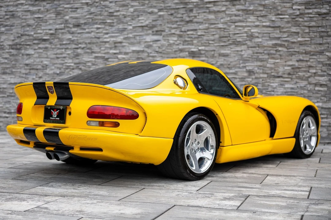 2001 Dodge Viper GTS 2nd Gen - Image 18 of 31