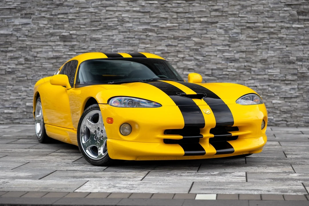 2001 Dodge Viper GTS 2nd Gen - Image 2 of 31