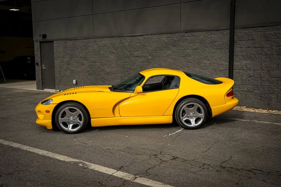 2001 Dodge Viper GTS 2nd Gen - Image 2 of 15
