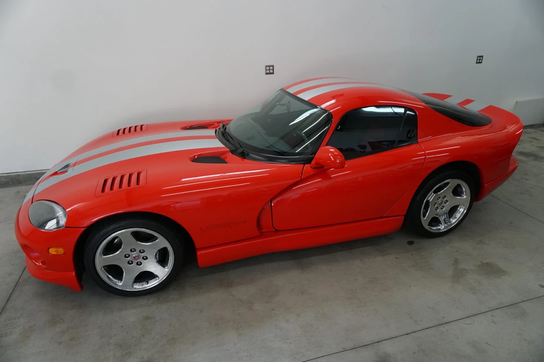 2001 Dodge Viper GTS 2nd Gen - Image 2 of 31
