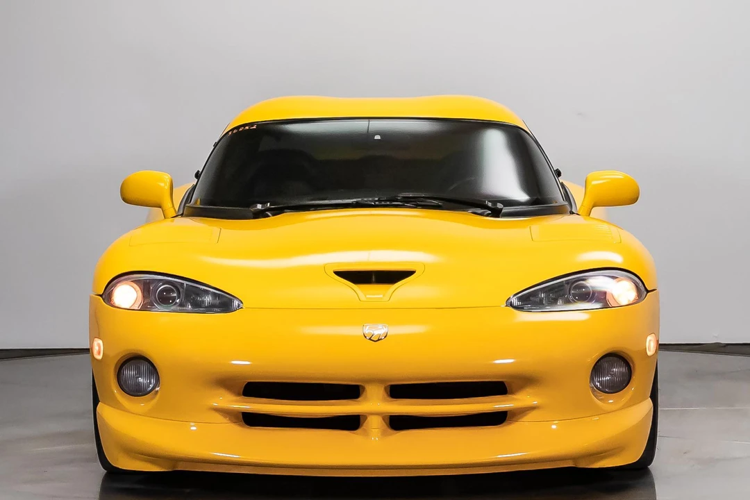 2001 Dodge Viper GTS 2nd Gen - Image 2 of 31