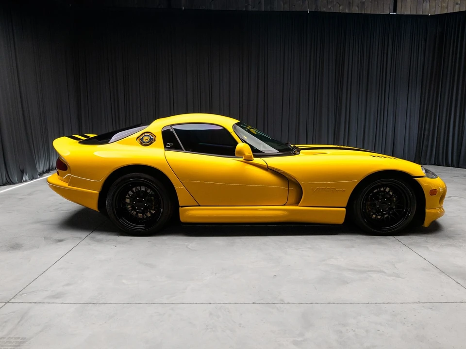 2001 Dodge Viper GTS 2nd Gen - Image 17 of 31